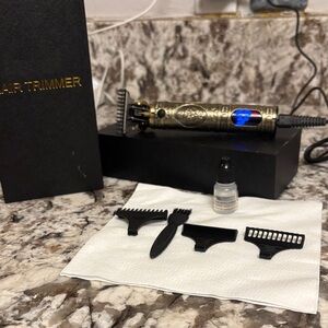 Vintage-Inspired Gold Hair Trimmer for Men